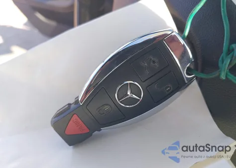 2016 Mercedes-Benz E 350 z USA, uszkodzony, nr VIN WDDHF5KB2GB178977